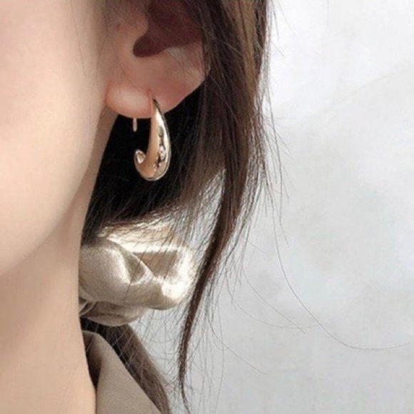 Diamonds & Jules Jewelry - 💎✨ Metal Drop Earrings